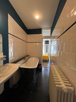 Afbeelding met overdekt, muur, Sanitair armatuur, tegel

Door AI gegenereerde inhoud is mogelijk onjuist.