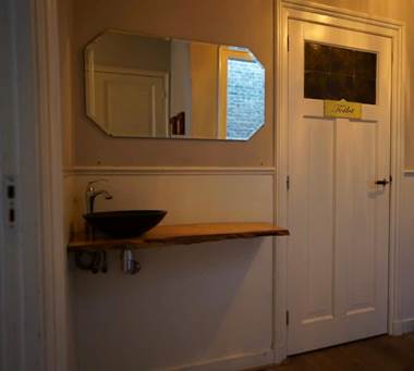 Afbeelding met overdekt, muur, spiegel, kraan

Door AI gegenereerde inhoud is mogelijk onjuist.